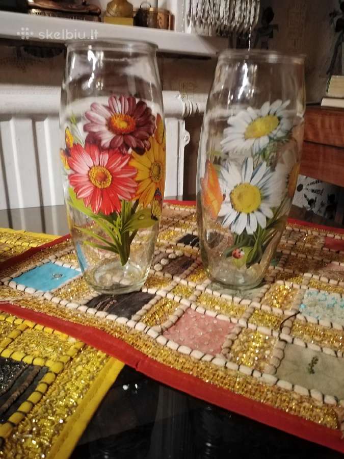Vazos gėlėm
