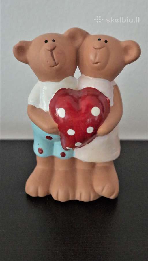 Meškiukai su širdele. Dydis 12 cm.