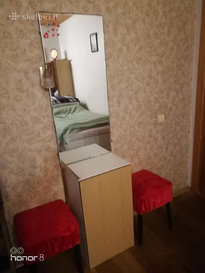Veidrodis su spintele