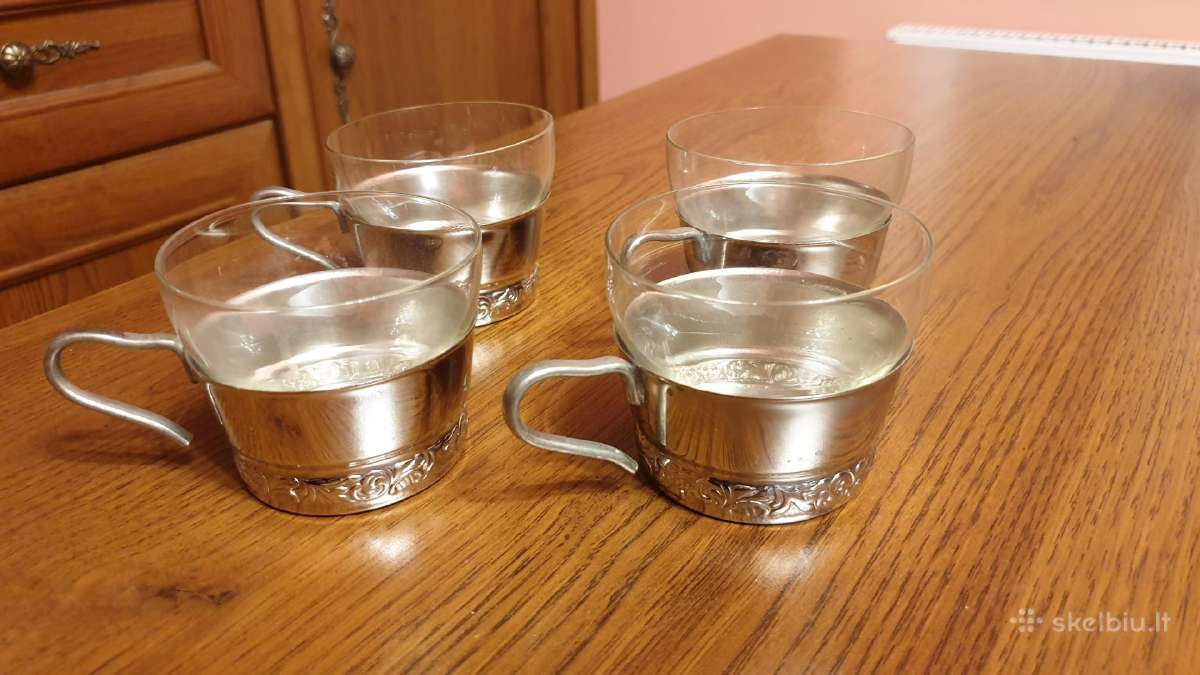 Vintažinės stiklinės puodeliai