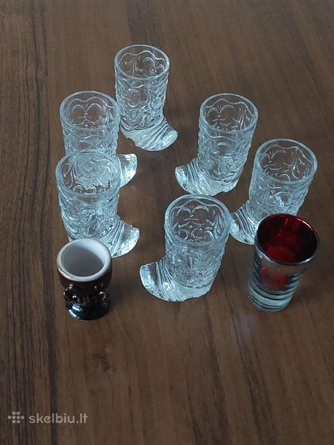 Suvenyrinės mažos stiklinės .Parduodu .