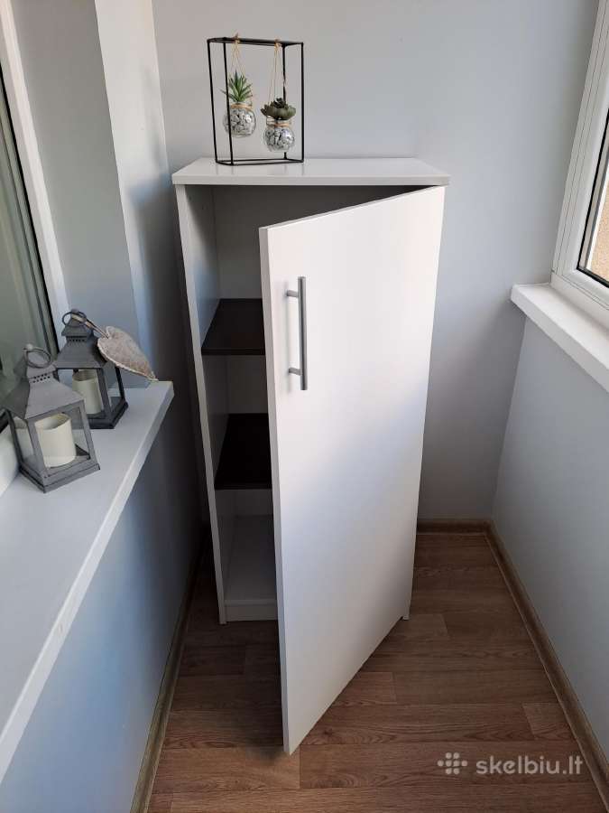 Komoda spintele Palangoje