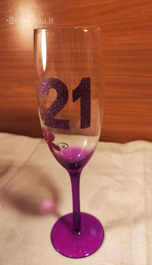 Šampano taurė 21 gimtadieniui