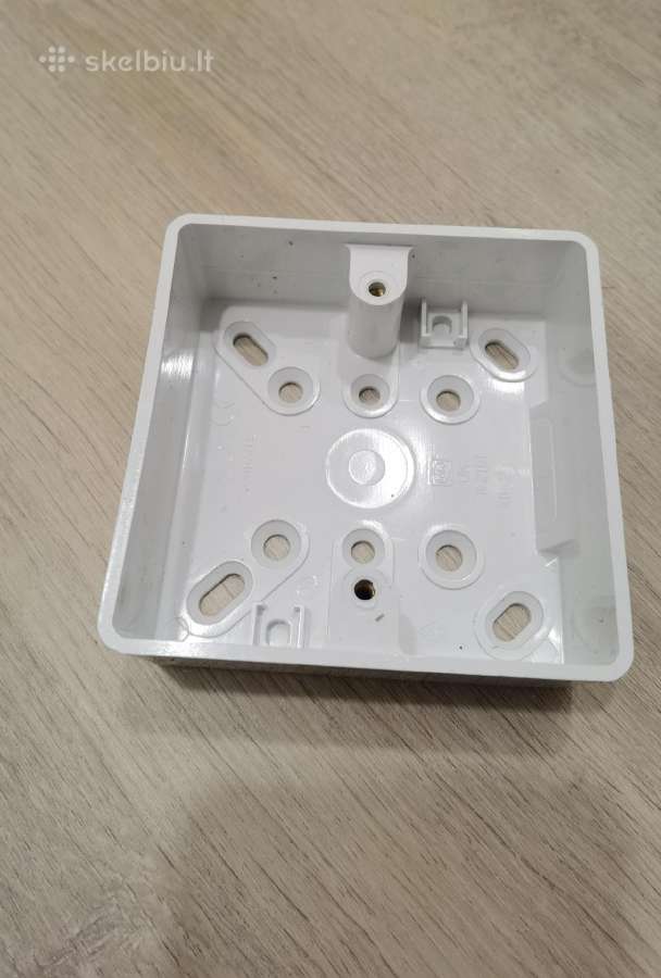 Išorinio montažo dėžutė termostatams.