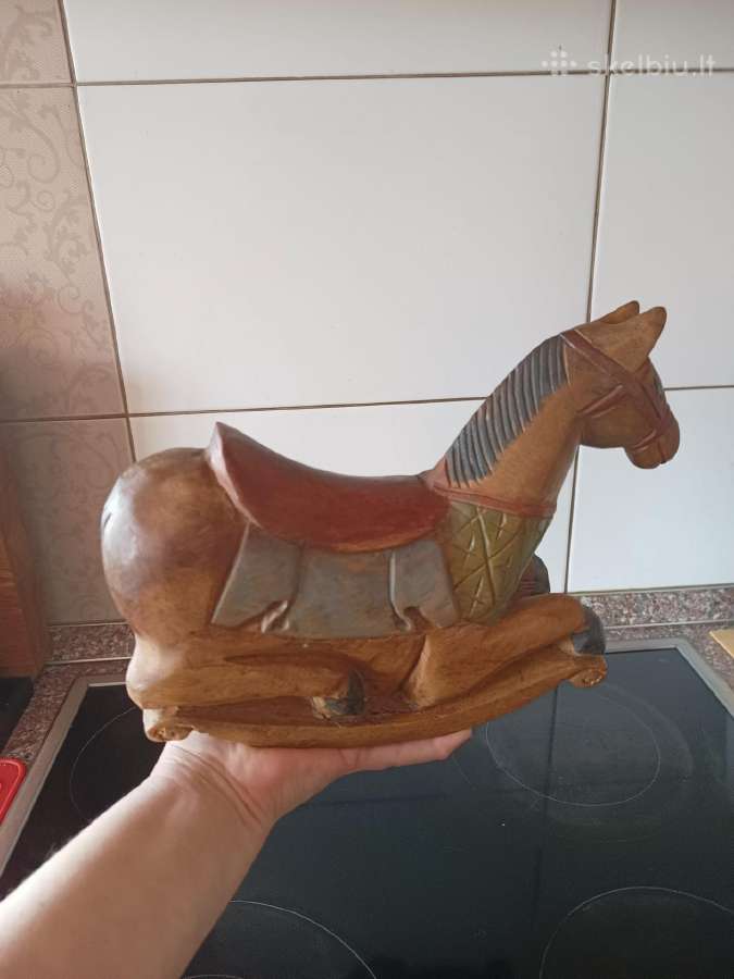 Senas rankų darbo medinis arklys