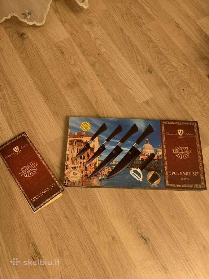Virtuvinių peilių ir įrankių rinkinys