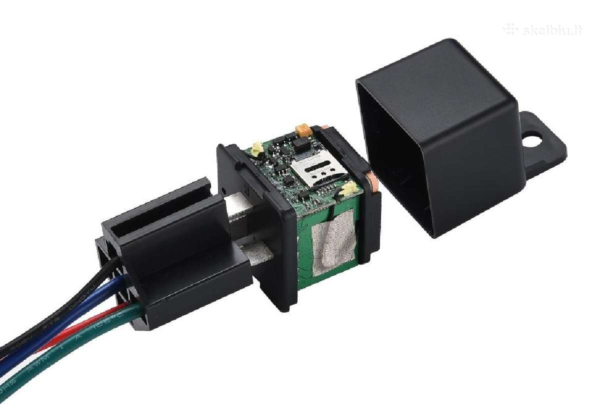 GPS seklys užmaskuotas automobilio rėlėje