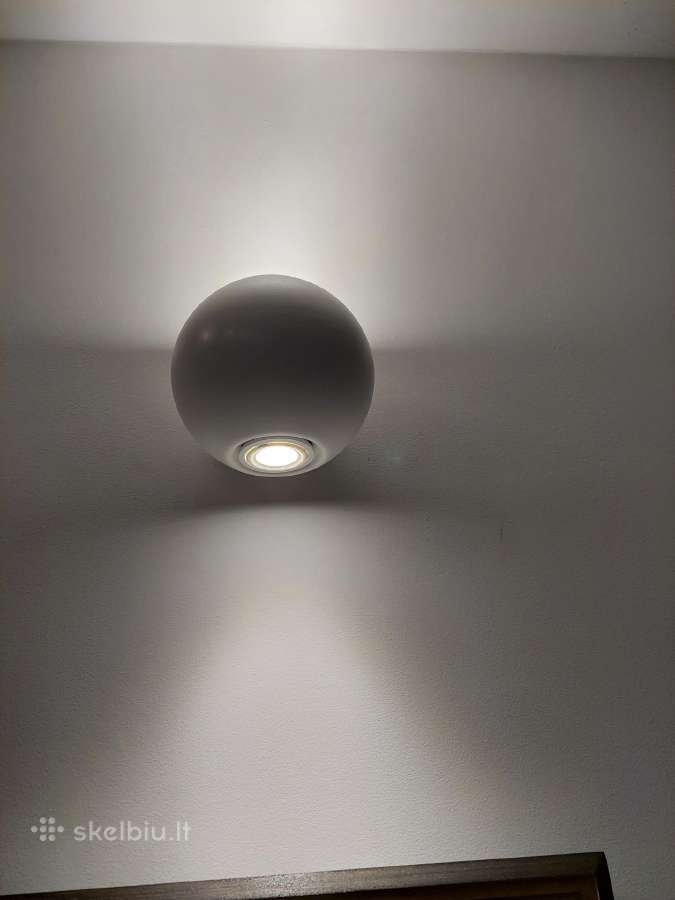 Linea Light sieninis šviestuvas