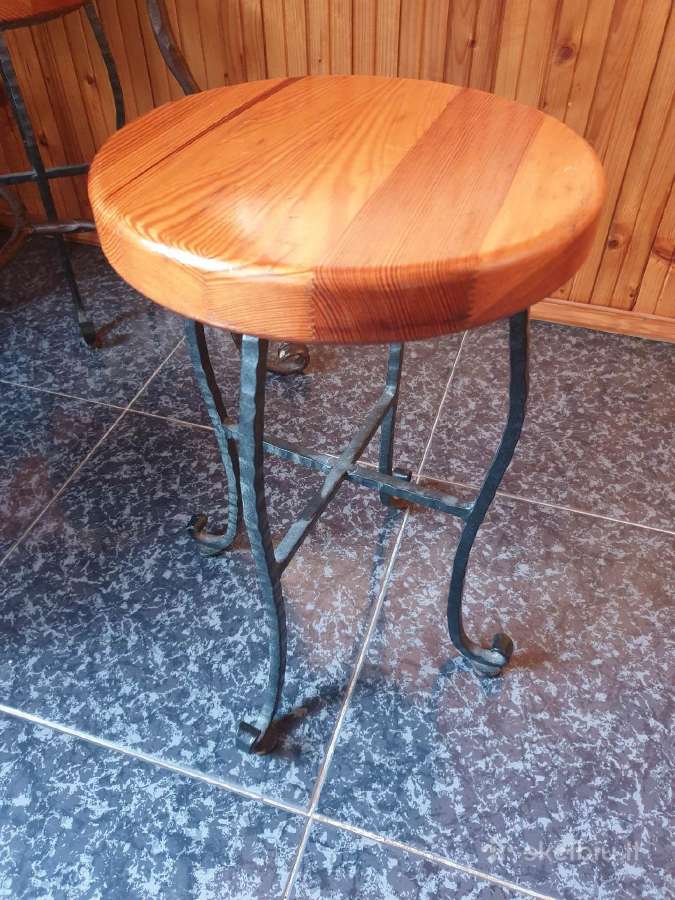 Kalviškas stalas su kėdėmis - nuotraukos Nr. 10
