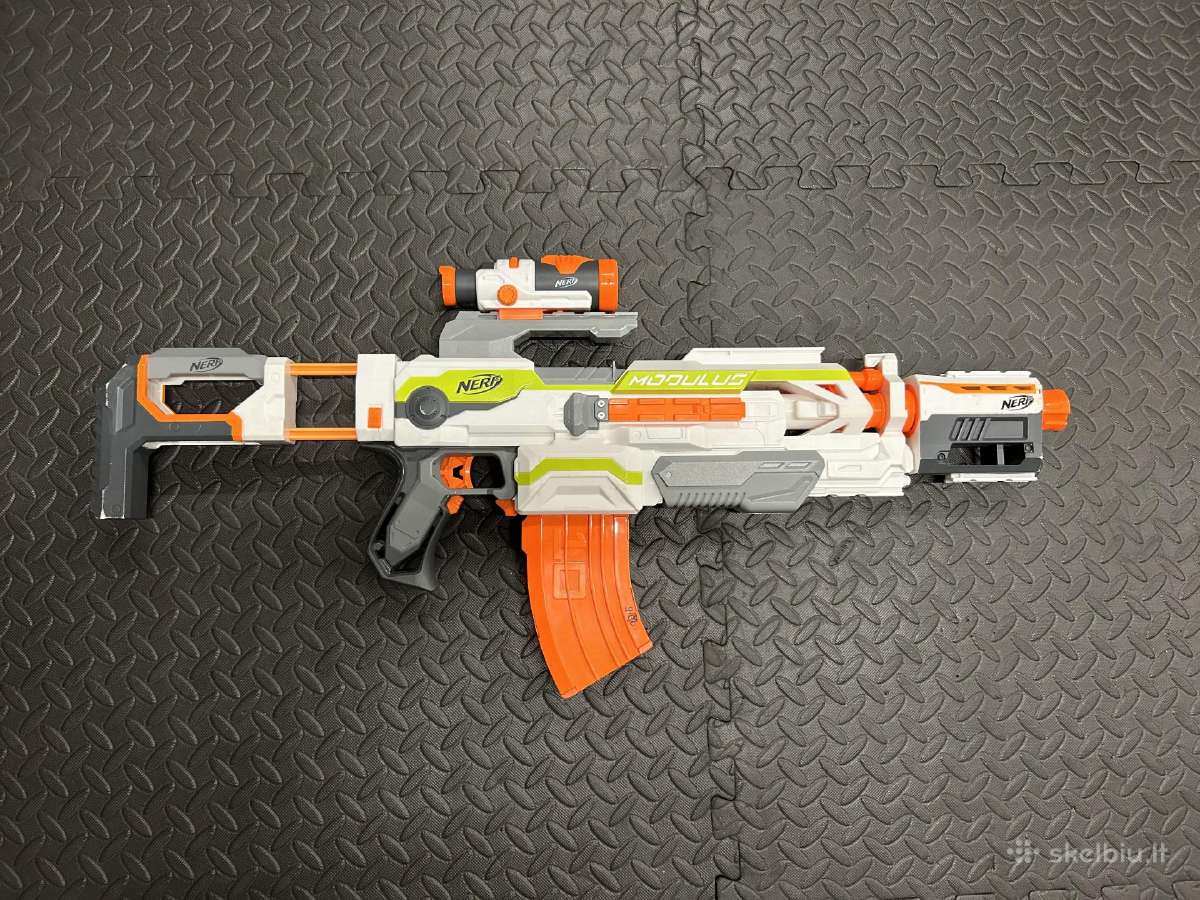 Nerf šautuvas.