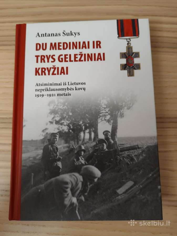 Du mediniai trys geležiniai kryžiai