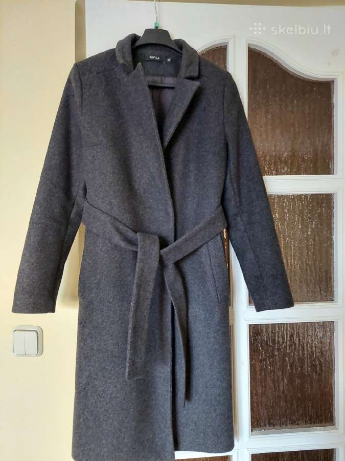 Kelis kartus vilkėtas vilnonis paltas