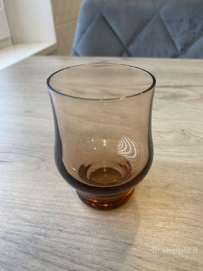 Rudojo stiklo stiklinė 1 vnt.