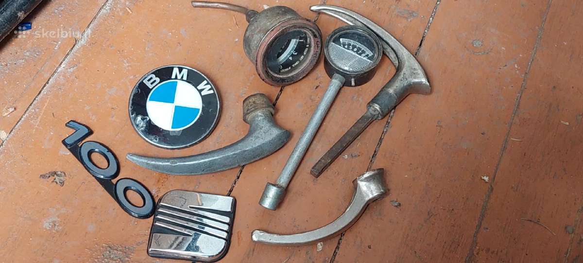 Koleciniams seniems auto detalių rinkinys