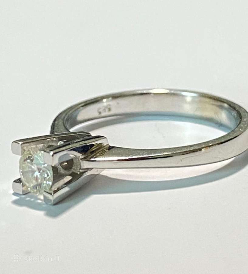 Auksinis žiedas 585 praba 0.23 ct briliantas
