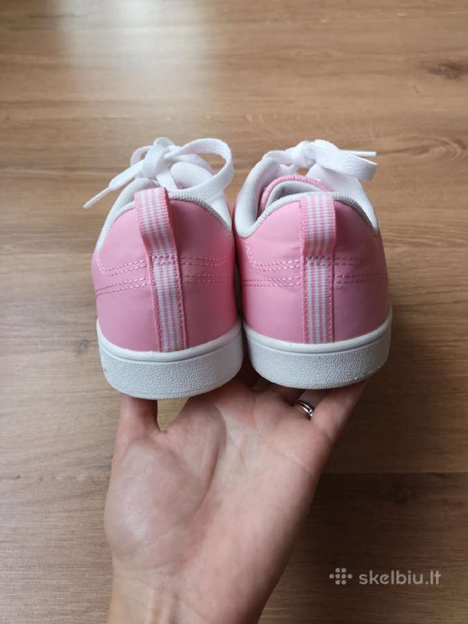 Adidas kedai - nuotraukos Nr. 2