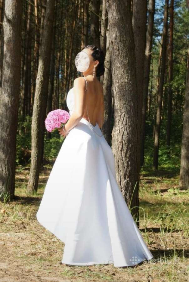 Dizainerės Eglės Modzeliauskienės vestuvinė suknia