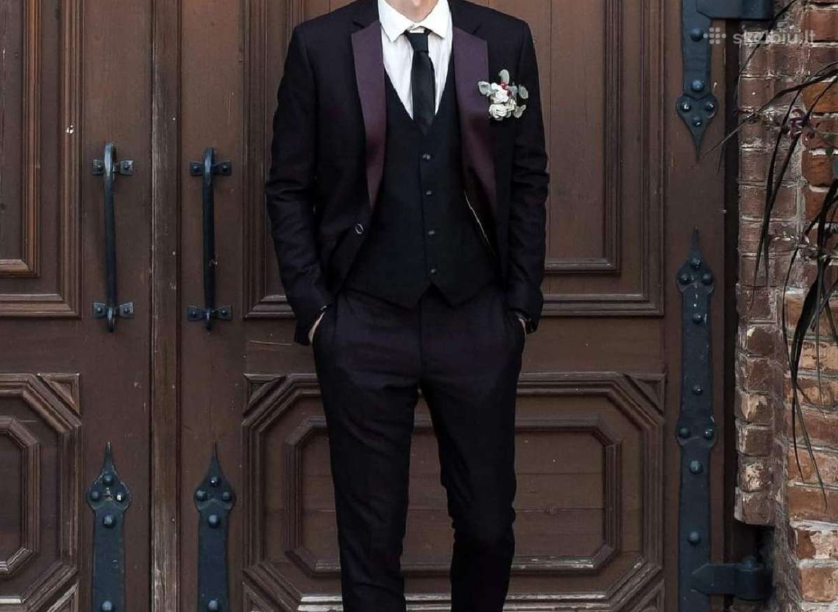 Slim kostiumas bordo spalvos