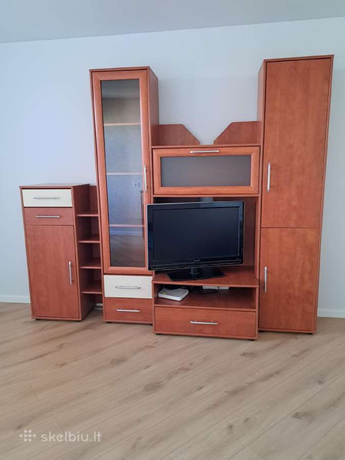 Parduodu kriaušės spalvos sekciją ir komodą