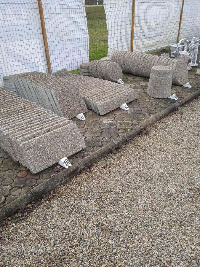 Parduodu lauko plyteles,betoninius stulpelius
