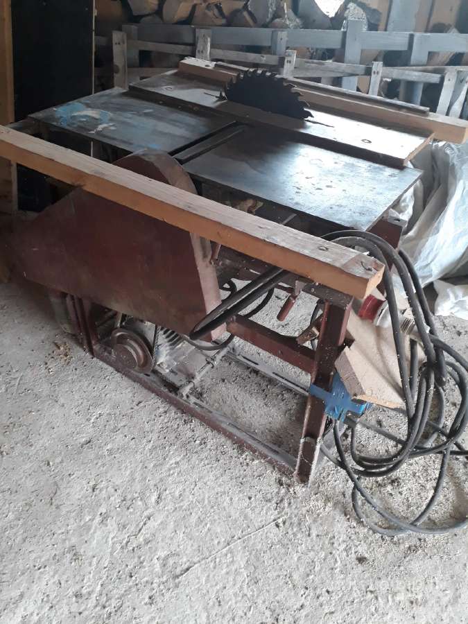 Parduodama medžio apdirbimo staklės