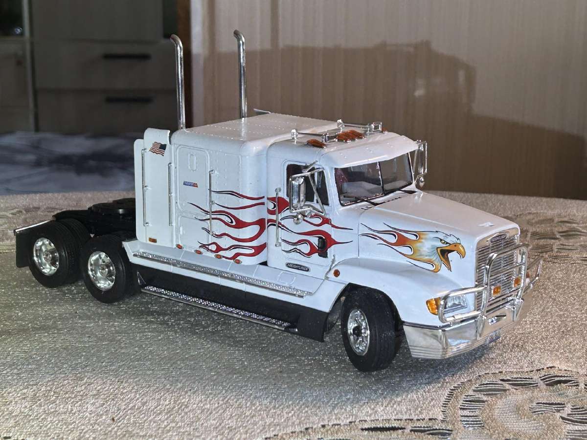 Parduodu modeli Freightliner Fld 120 Special - nuotraukos Nr. 2