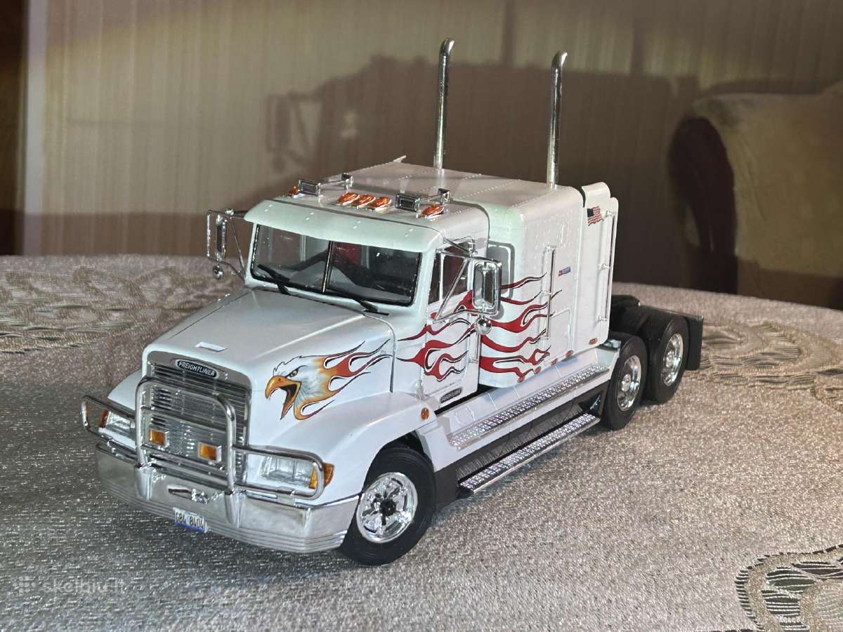 Parduodu modeli Freightliner Fld 120 Special - nuotraukos Nr. 4