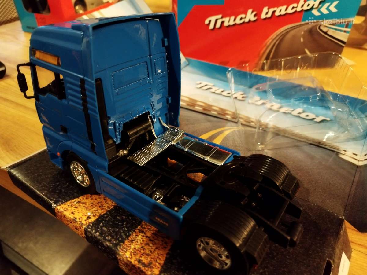 Volvo, Man sunkvežimiai. 1:32