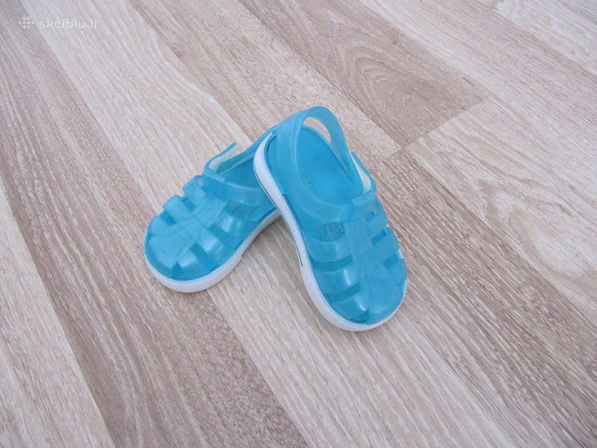 Vaikiški šviesiai mėlynos spalvos sandalai