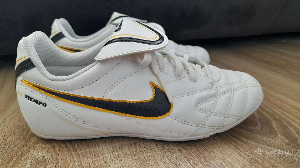 Nike Tiempo futbolo batai