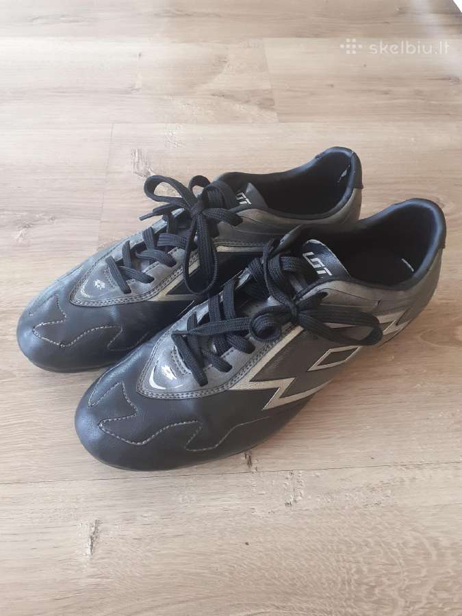 Futbolo bateliai, 42 dydis (mažinti)