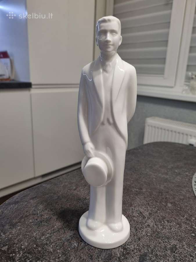 Moments by Coalport jaunikio statulele