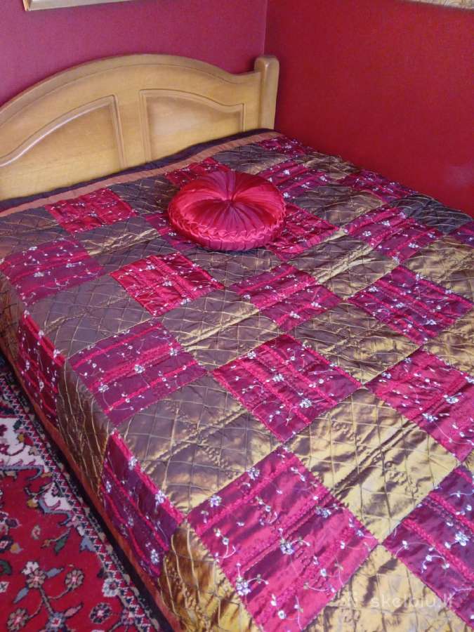Rankų darbo prabangi lovatiesė