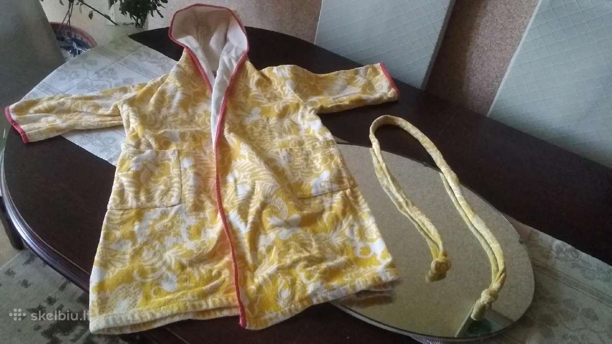 Parduodu vaikiska frotini chalata. Kaina: 5eur
