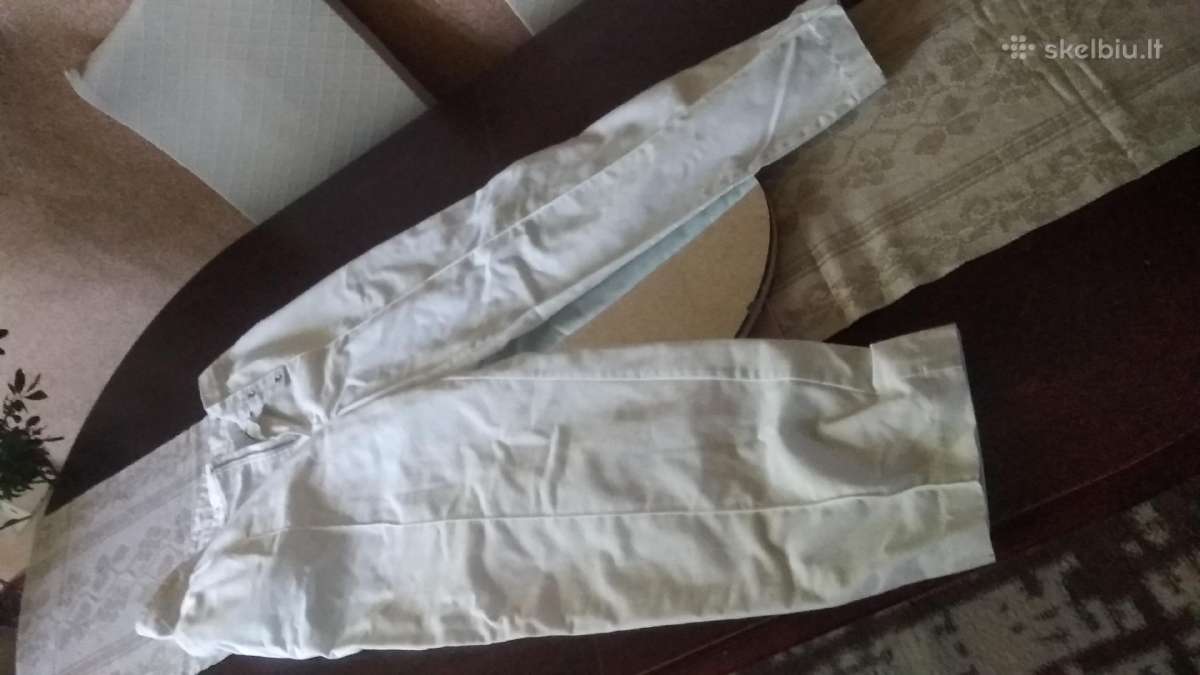 Parduodu baltas mediko kelnes. Kaina: 20 eur