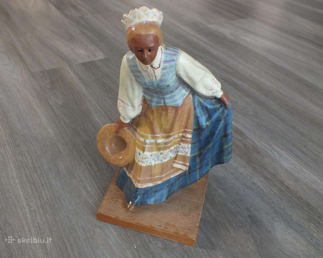 Kauno Dailė. Statulėlė Kepurinė. Kaina 170 Eur.