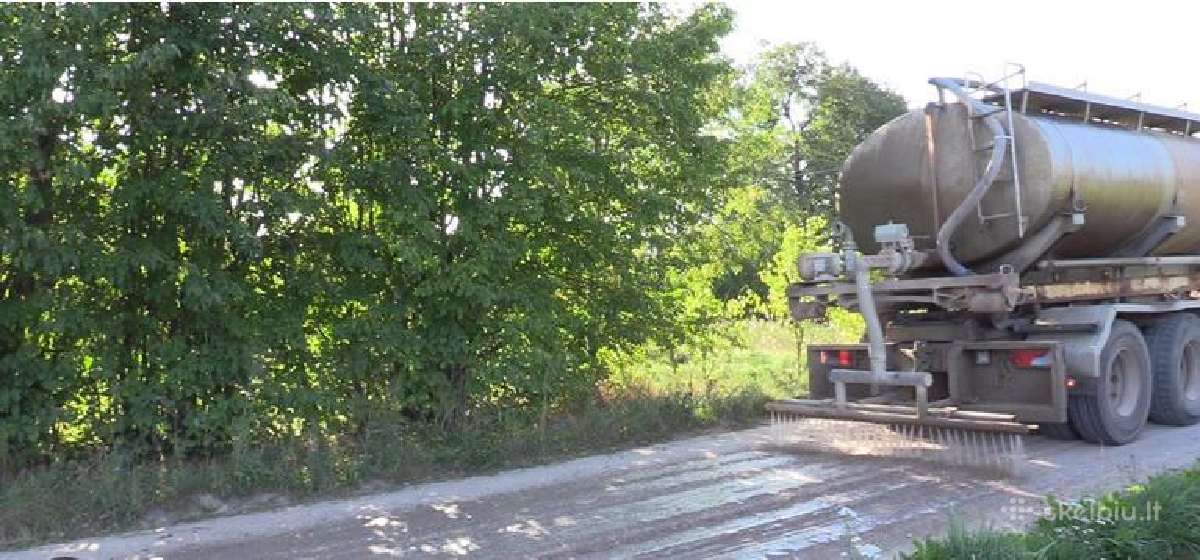 Žvyrkelių laistymas kamparo vandeniu
