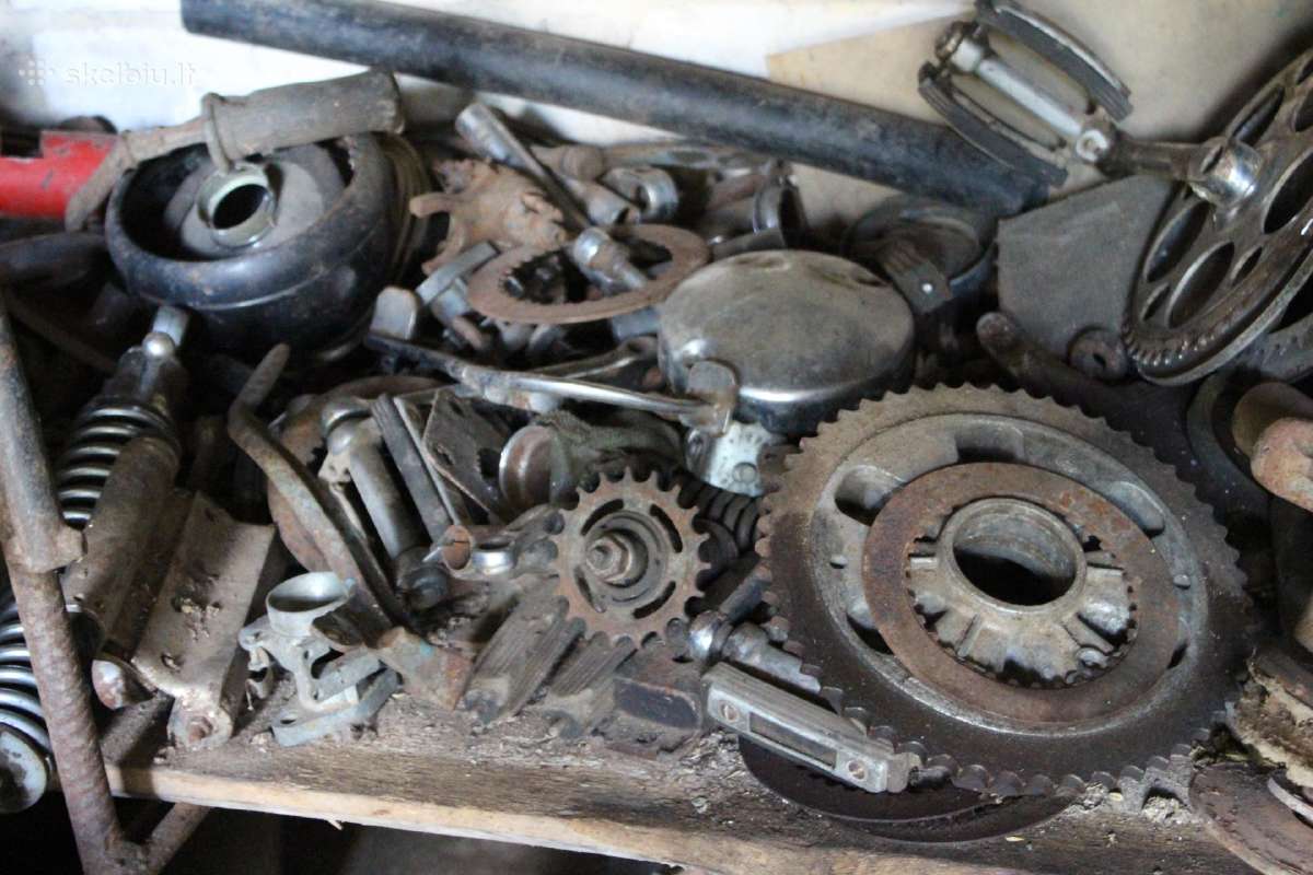 Įvairios antikvarinės technikos detalės