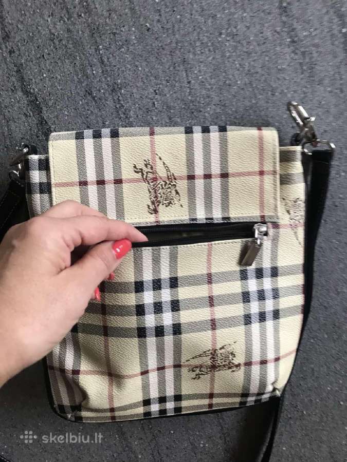 Nedidelis Burberry rankinukas - nuotraukos Nr. 2