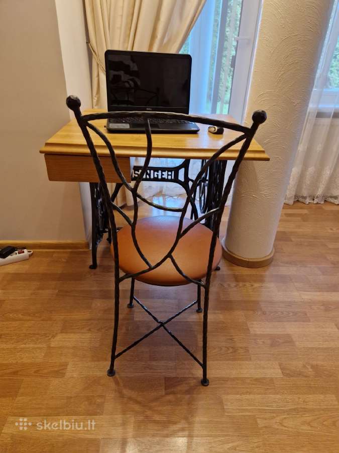 Kompiuterio stalas ir kaltinė kėdė komplekte - nuotraukos Nr. 3