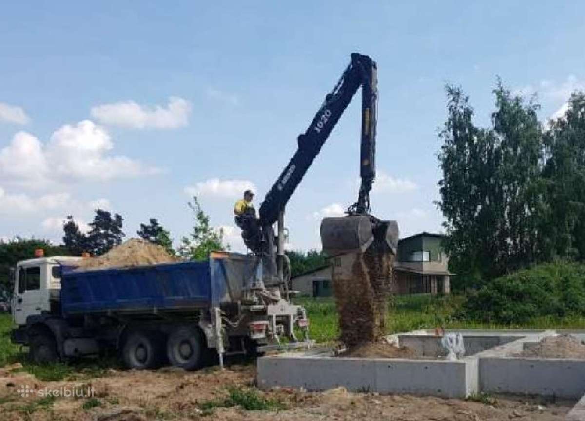 Sunkvežimis su kaušu ir kranu fiskaras atvežu smel - Skelbiu.lt