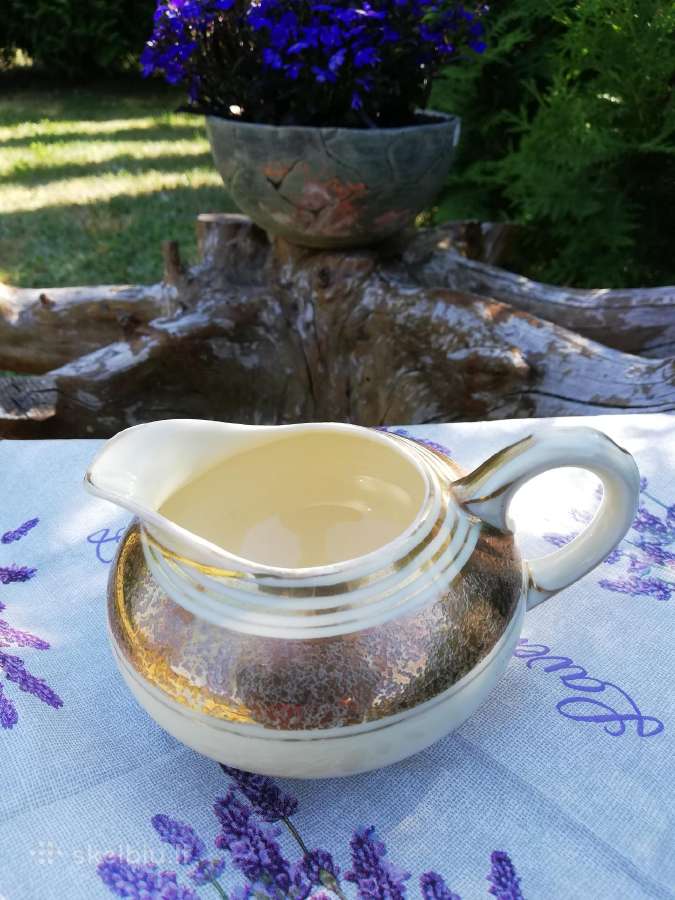 Ąsotėlis graviruotas auksu
