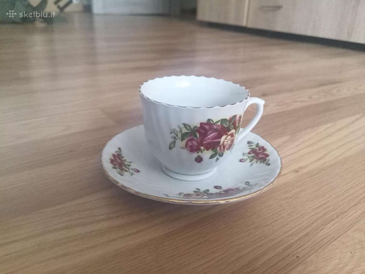 Puodelis su lėkštute