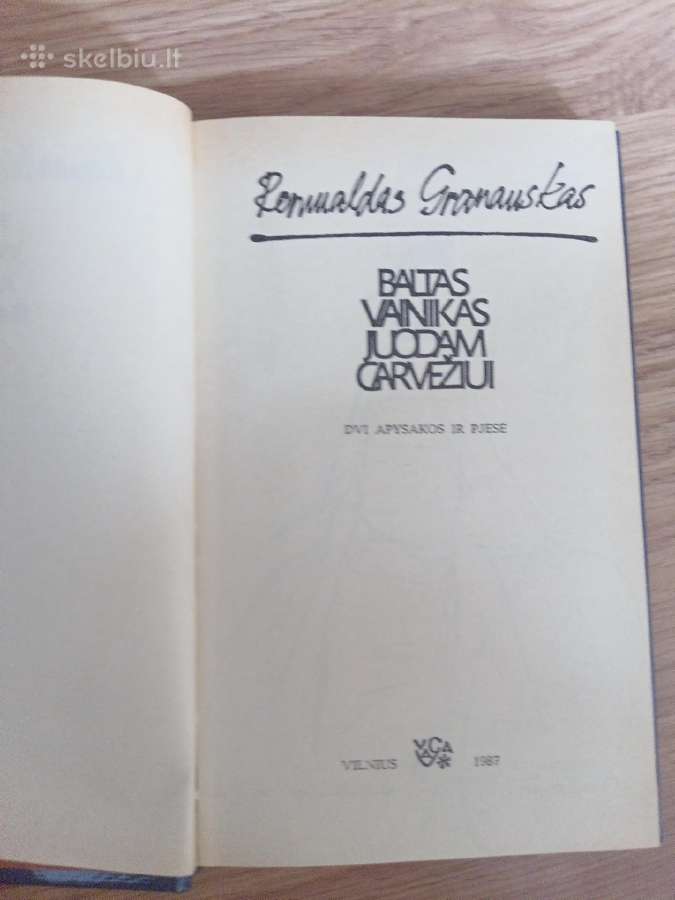 R. Granauskas "Baltas vainikas juodam garvežiui" - nuotraukos Nr. 2