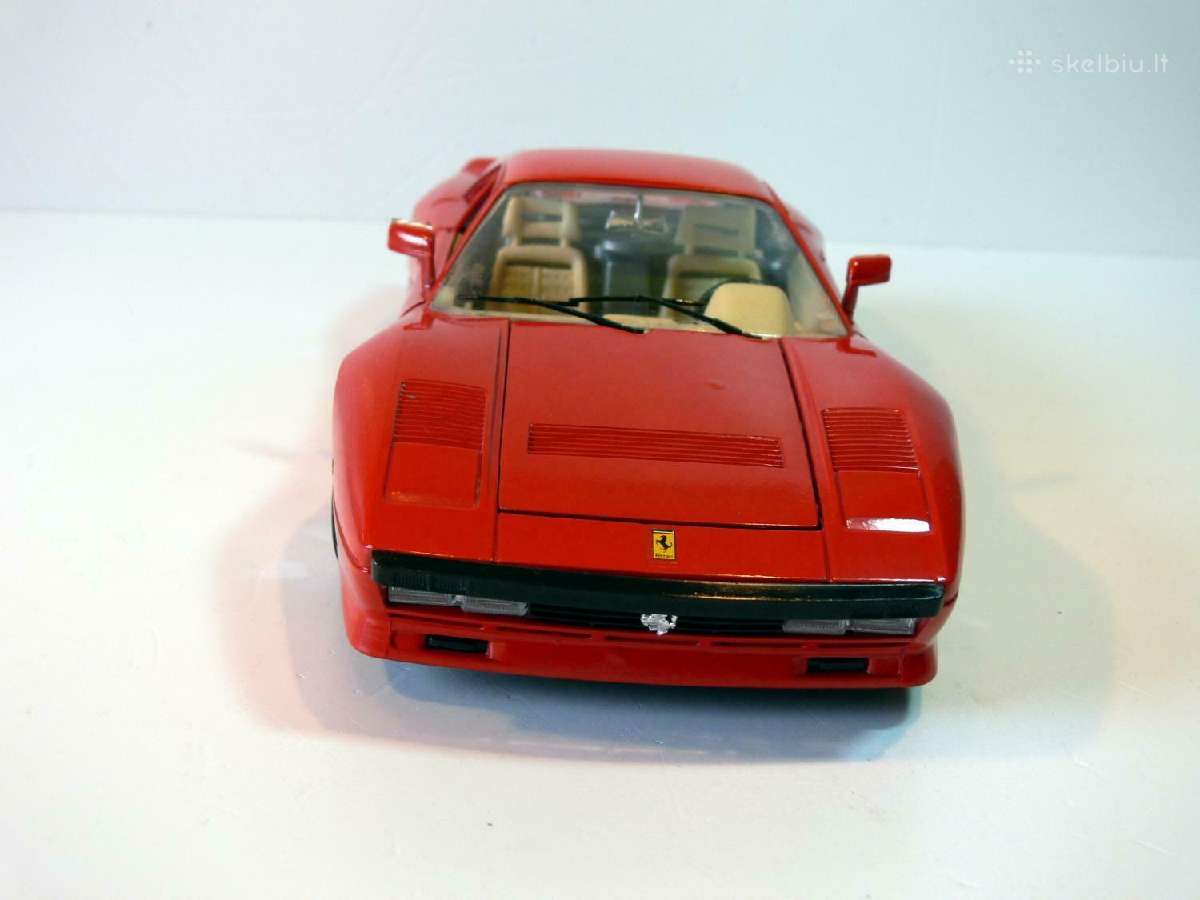 Ferrari Gto 1984 modeliukas 1:18 atsidaro dalys - nuotraukos Nr. 2