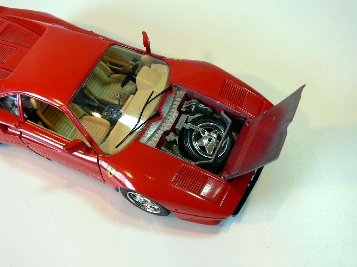 Ferrari Gto 1984 modeliukas 1:18 atsidaro dalys - nuotraukos Nr. 5