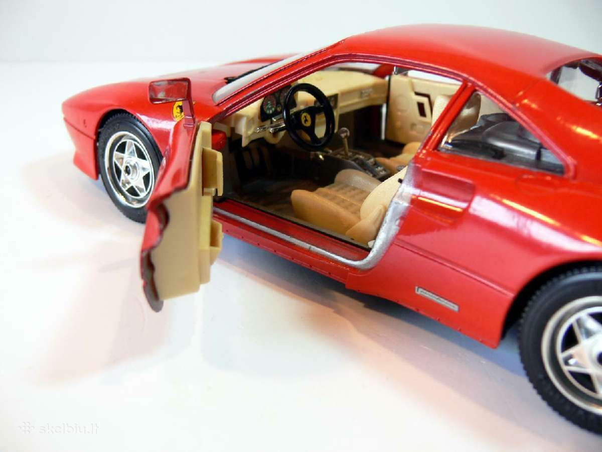 Ferrari Gto 1984 modeliukas 1:18 atsidaro dalys - nuotraukos Nr. 6