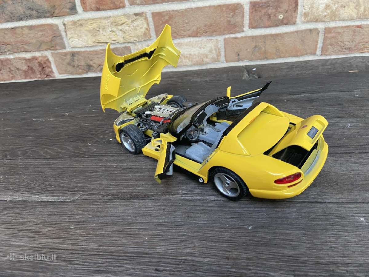 Dodge Viper Rt10 modeliukas 1:18 atsidaro dalys