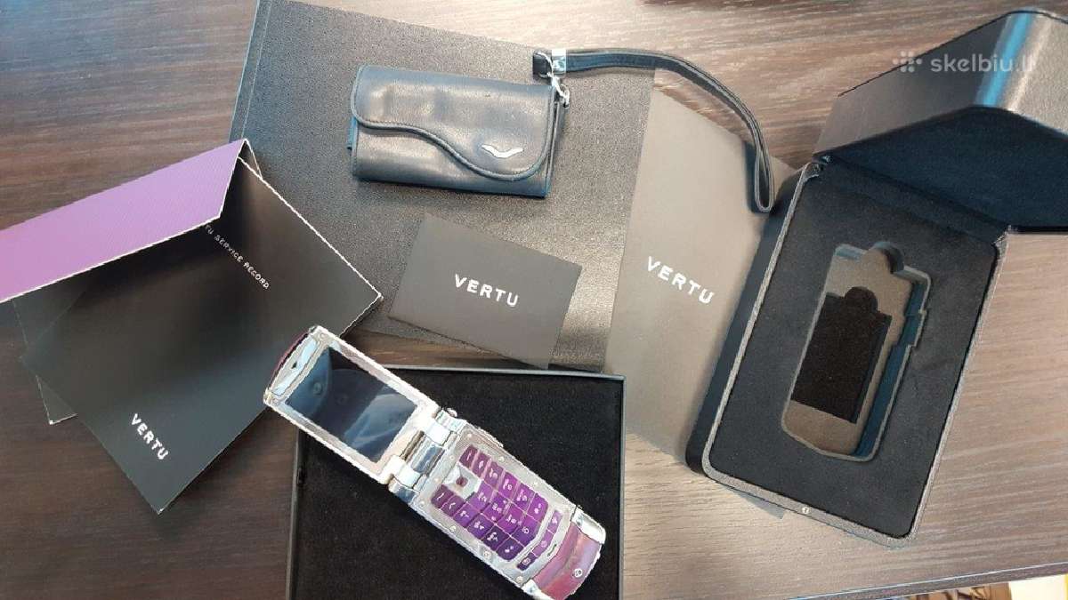 Vertu Constellation Ayxta Sapphire Keys Plum, lim