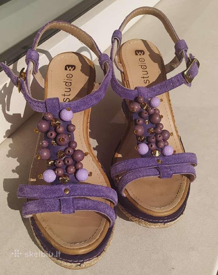 Puošnios violetinės basutės